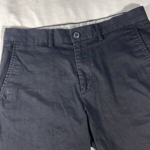 Old Navy mens black Ultimate Slim flat front 10" inseam chino shorts - size 32